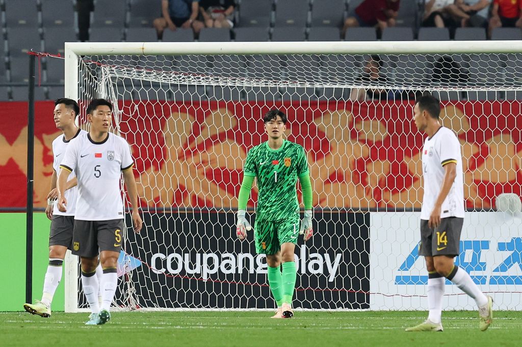沪媒:0-3不会让大家太过悲伤,因为中国足球复兴之路漫长而艰难